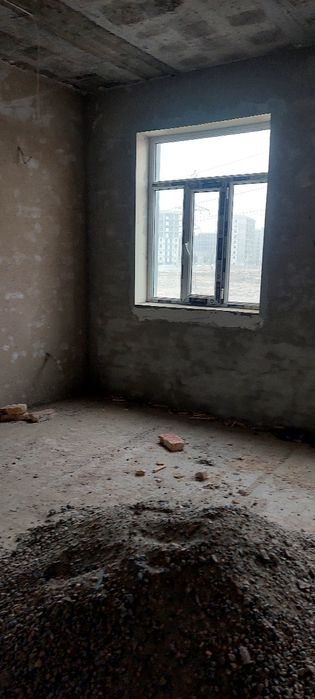 3 xonali yangi 2 etajdan Yangi O'zbekiston bog'i oldidan