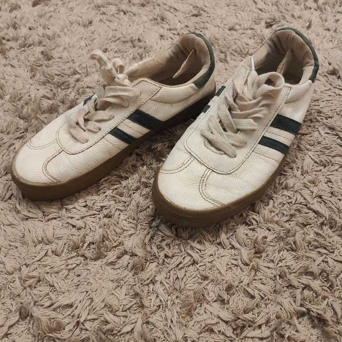 Кроссовки кожаные 35 р продам