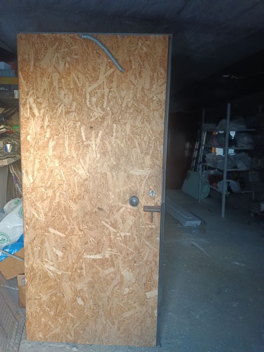 Продам железную дверь