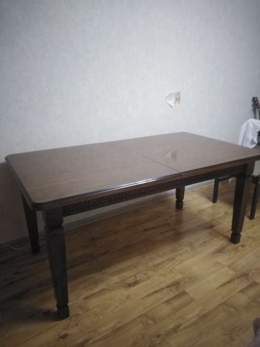 Стол новый цвет коричневый