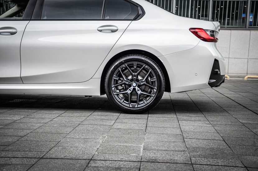 BMW 3 Series 330Li M Sport Night Package