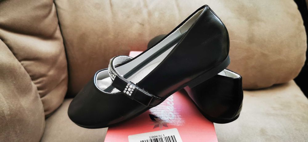 Продавам детски обувки, тип балерини - черни, 28 номер