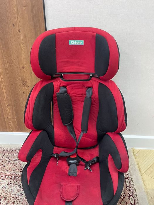 Детское кресло в машину