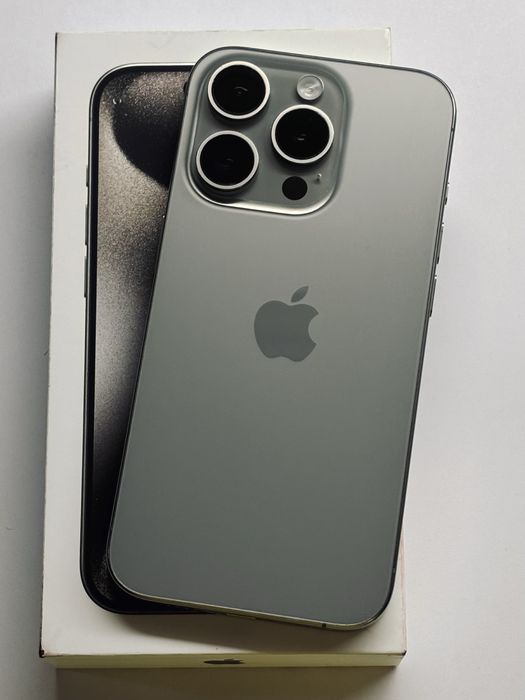 iPhone 15 Pro Titanium 93% battery