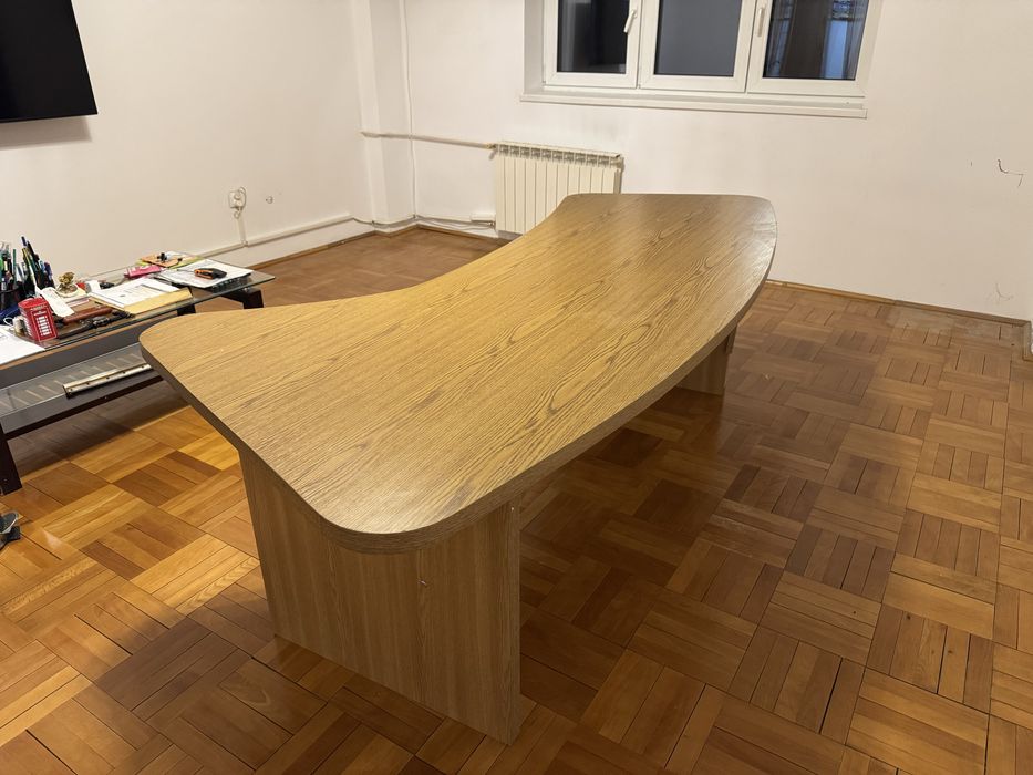 Birou de lemn incapator