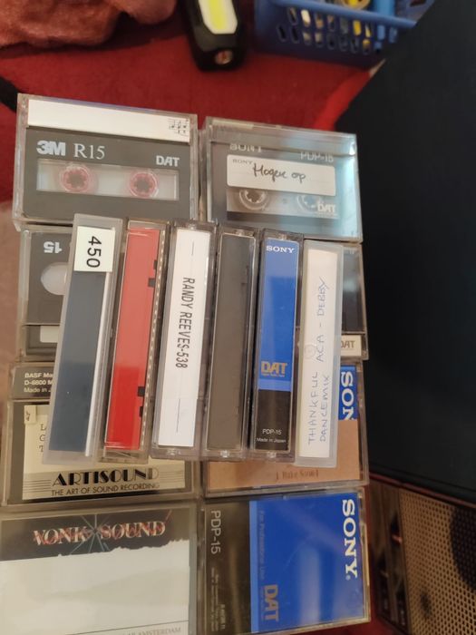 Vând casete audio DAT