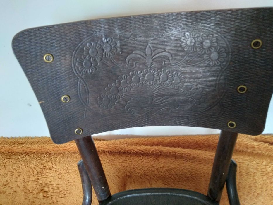 Стар дървен стол, виенски