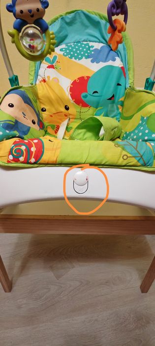 Продавам бебешки шезлонг Fisher Price