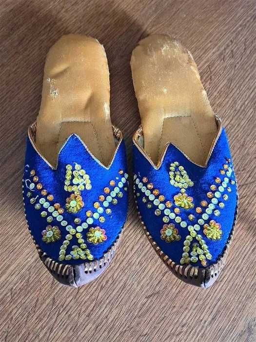 Papuci de casa vechi, marimea 40, colectie Turcia