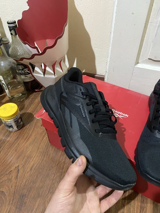 Продавам оригинални маратонки Reebok