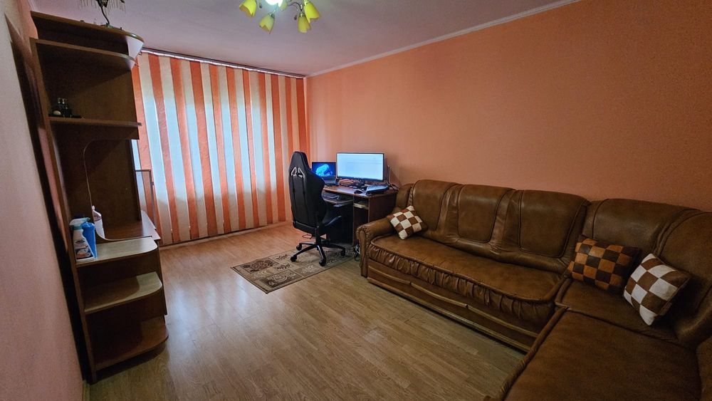 Închiriez apartament 3 camere