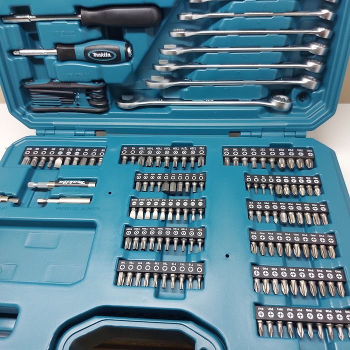 ПРОМОЦИЯ.Нов комплект инструменти Makita E-10883  221 части