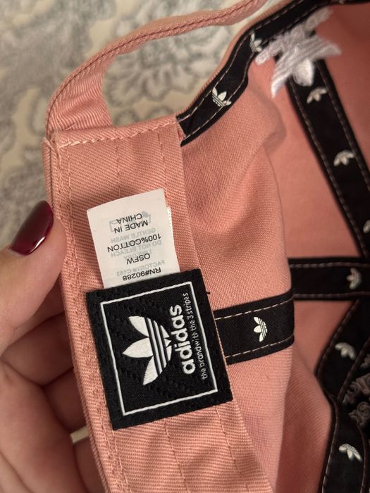 Кепка Adidas в розовом цвете