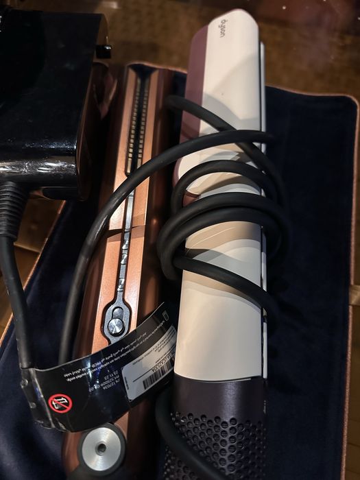 Продается утижок и выпрямитель DYSON