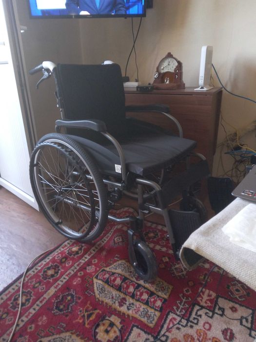 Продам инвалидное кресло.