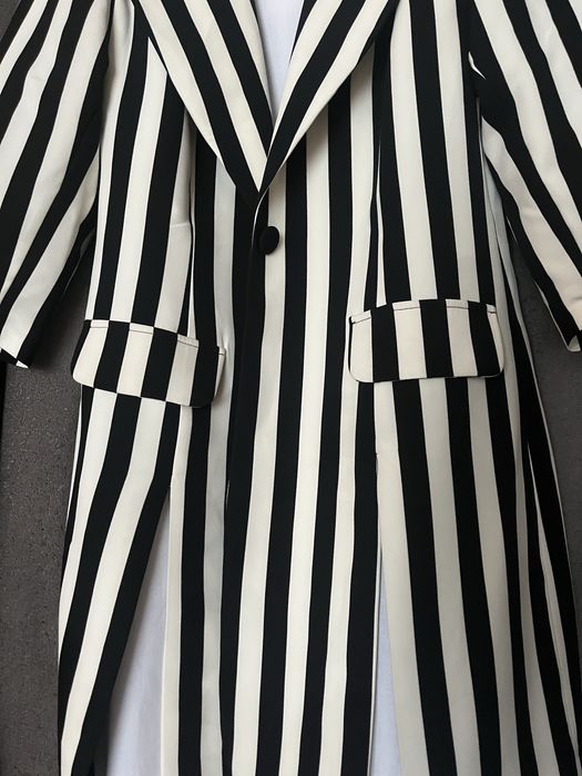 Продаю женские пиджаки