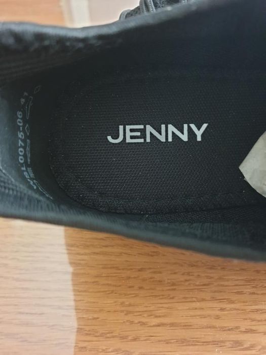 Нови дамски дишащи обувки JENNY номер 41.
