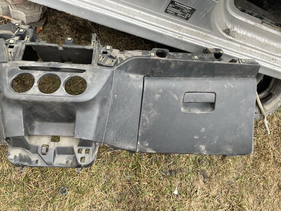 Продам панель, торпеду на peugeot пежо 301.