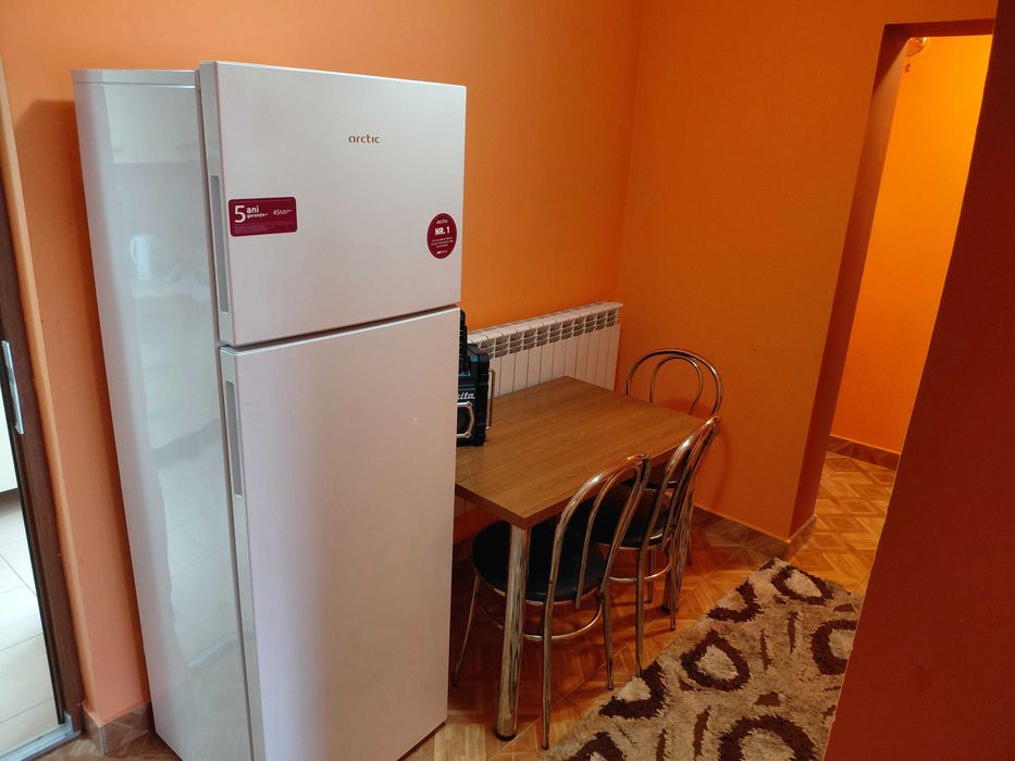 Inchiriez apartament 3 camere