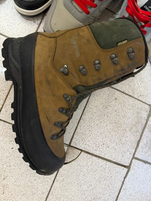 Обувь разная цена одна