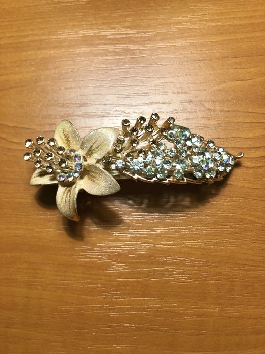 Луксозна шнола за коса с камъни