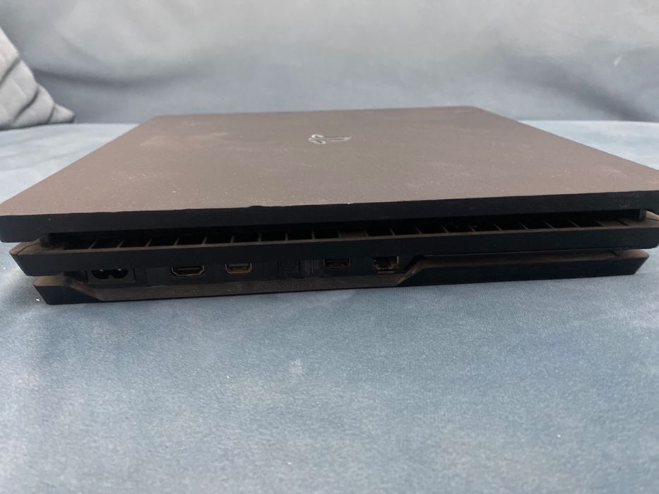 Продам PS4 pro 1 tb