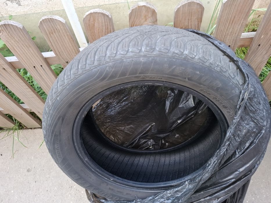 Vândă anvelope Goodyear