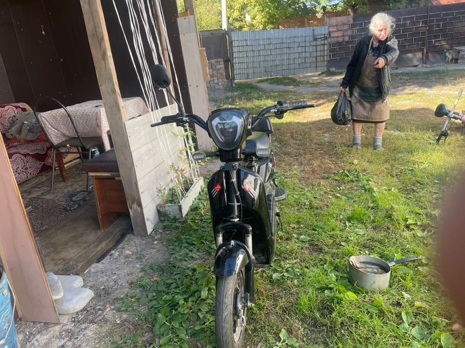 Продам скутер ск8