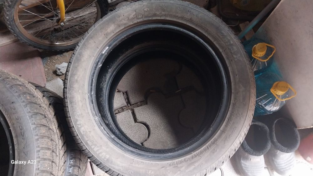 Цена за 2 баллона зимней резины на 17