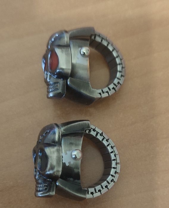 Часы кольцо череп