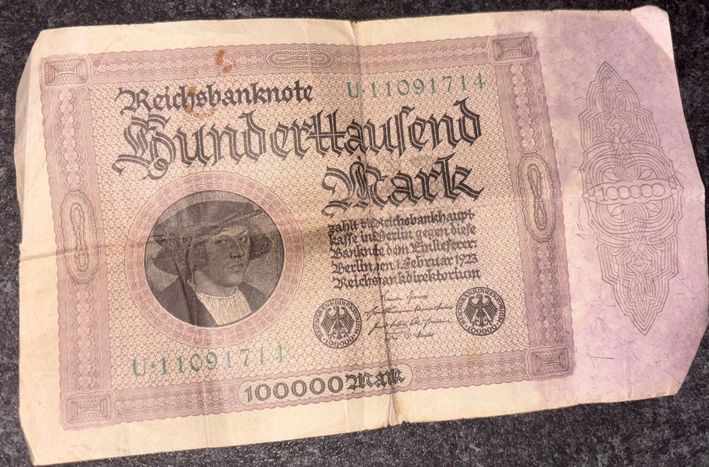 Banii și monede vechi de vânzare