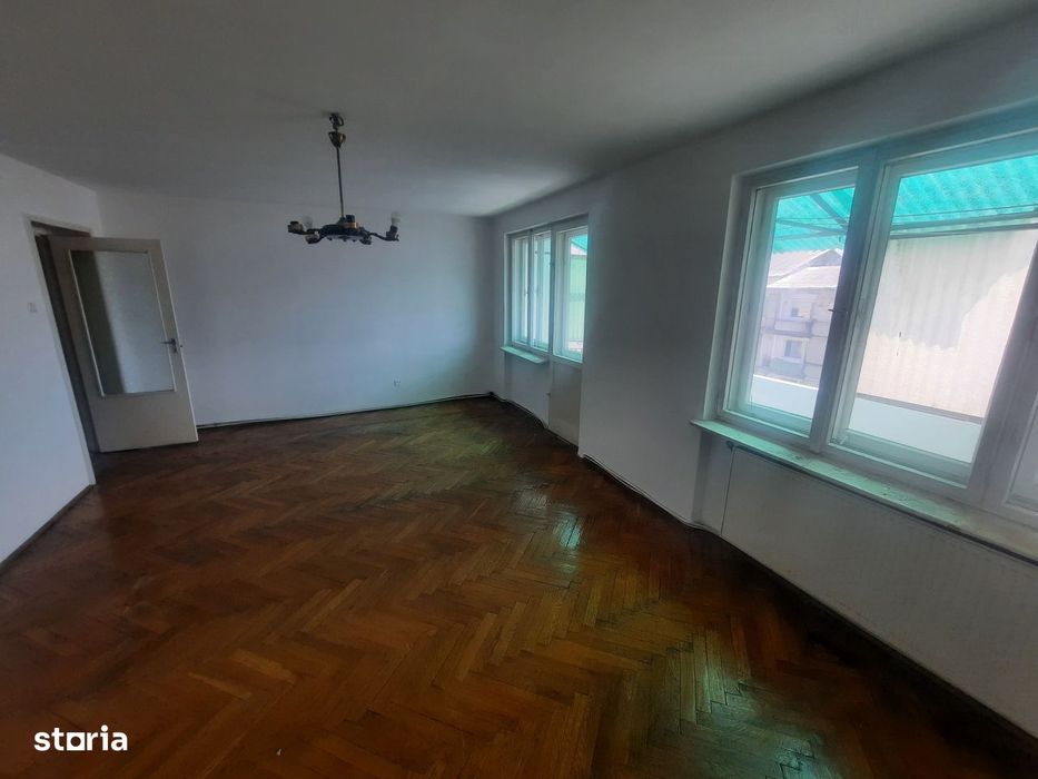 Vand apartament 4 camere semicentral - Satu Mare