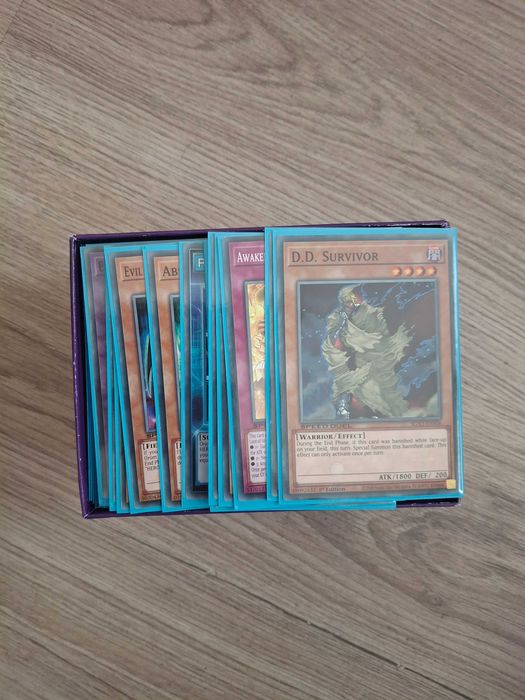Оригинални карти Yu-Gi-Oh GX с протектори