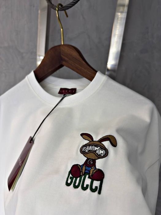 Tricou Gucci 
Marimi XXL 
PREȚ REDUS 125 LEI