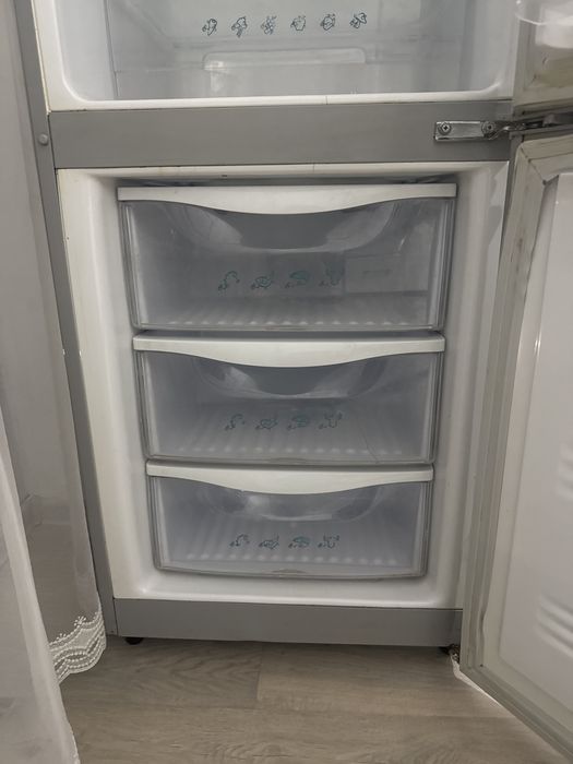 Холодильник Samsung