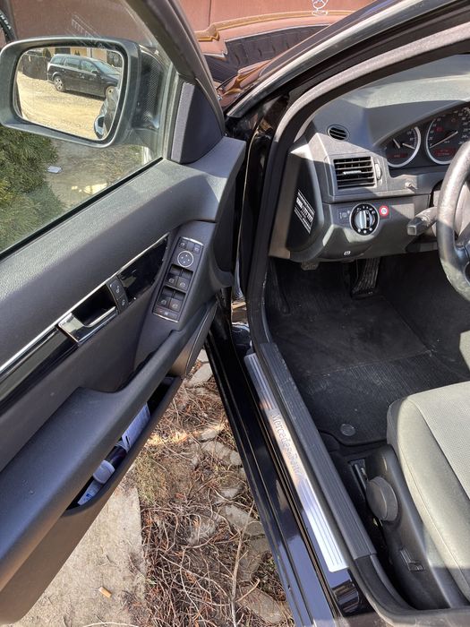 mercedes w 204 impecabil,masina fara defect  toate actele ok