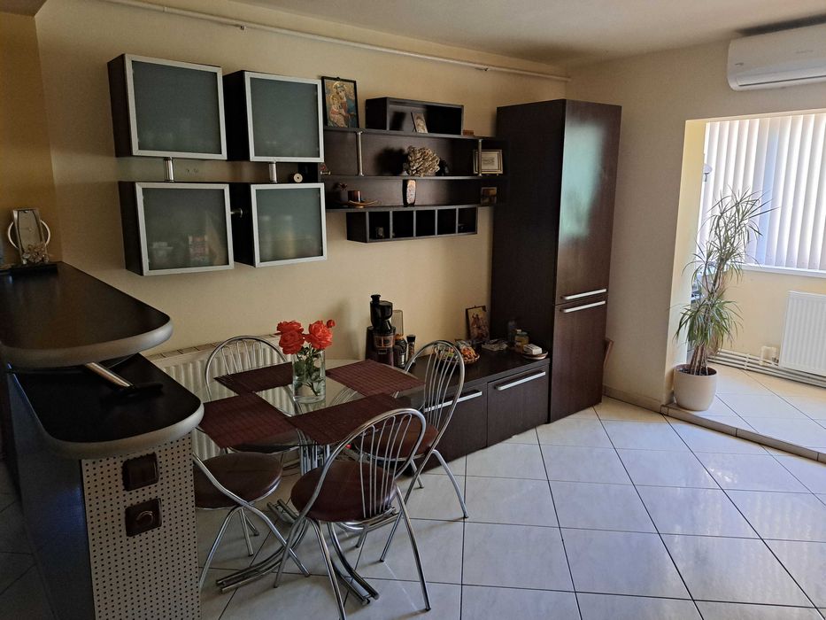 Mobilă living wenge, corp soldat cuprinzând combină frigorifică