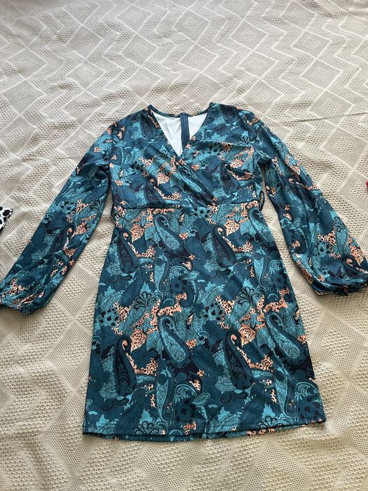 Продам платья б/у
