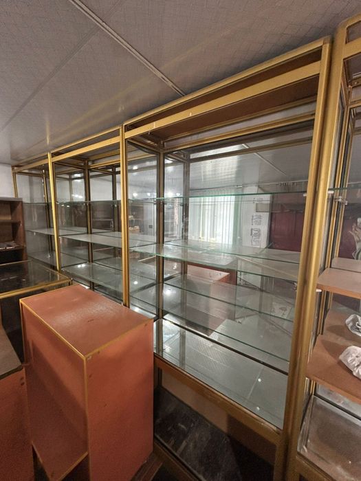 Продам срочно витрины