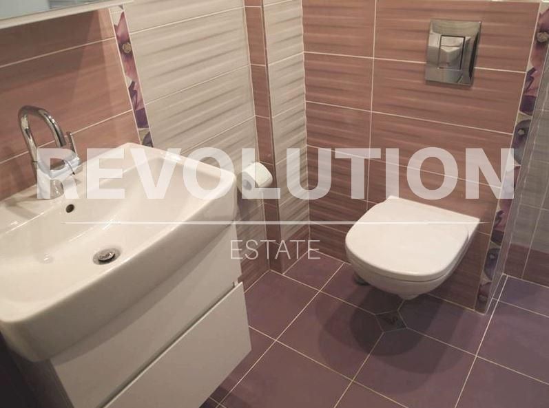 Дава се под наем Едностаен апартамент в Варна, Център - 40 кв.м за 550 € - Снимка #3