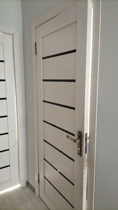 Есік сатылады орта жағдайда.