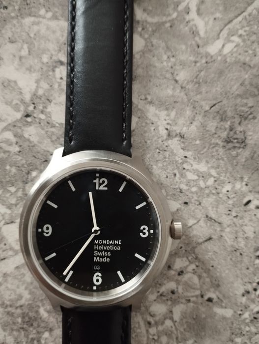 ЧИСТО НОВ часовник Mondaine Helvetica No.1 Bold (MH1.B1220.LB)