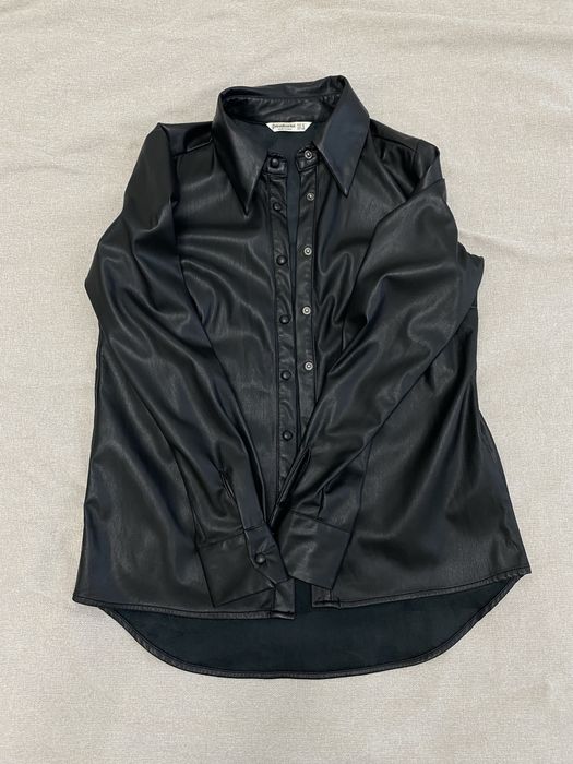Рубашка Stradivarius из эко кожи