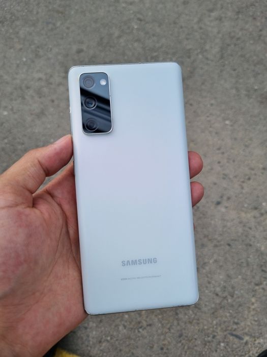 Samsung Galaxy S20 FE 5G. Professor snapdragon 865