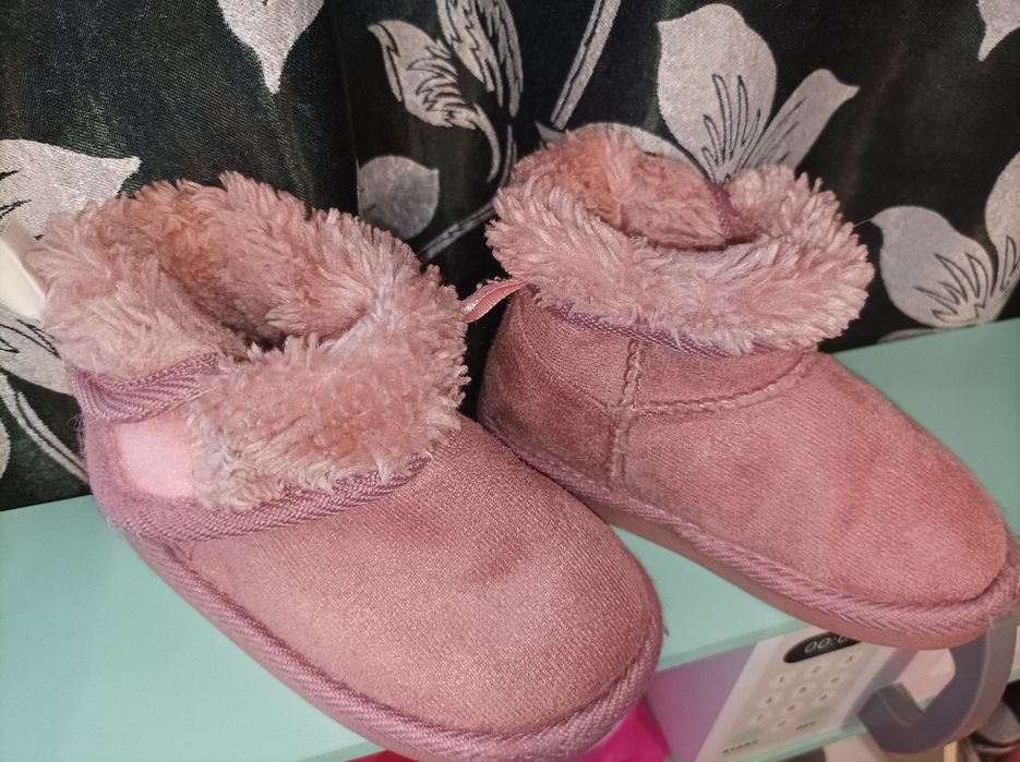 Botoși casa/UGG/cizme măsura 23, 13.5 cm interiot