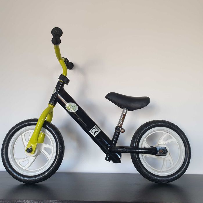 Балансиращ велосипед за прохождащи и деца на възраст от 1,5-3 години.