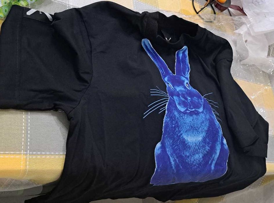 Майка черная унисекс, c синим принтом кролика, новая, L, Ле Фам
