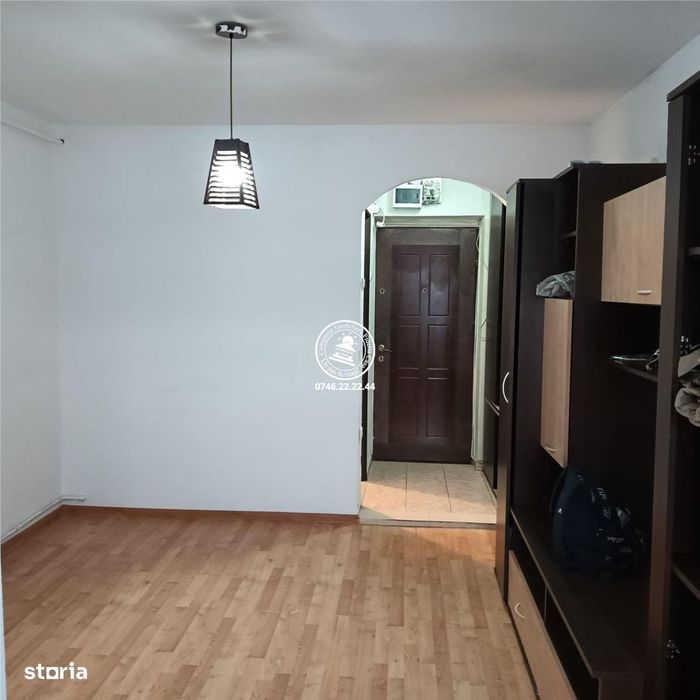 Garsoniera de vanzare in Galata etaj intermediar — fotografia 1