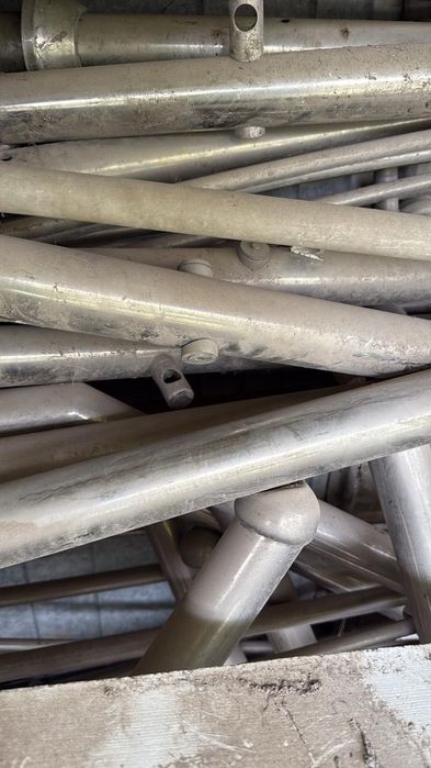 Перилы лестницы офистного здания