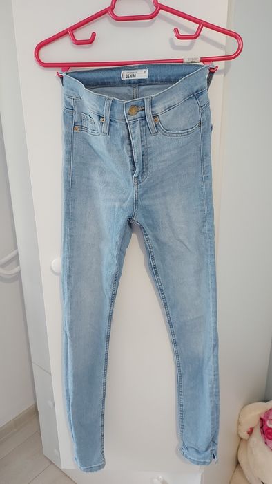 Vand blugi/pantaloni Sinsay marimea 32
